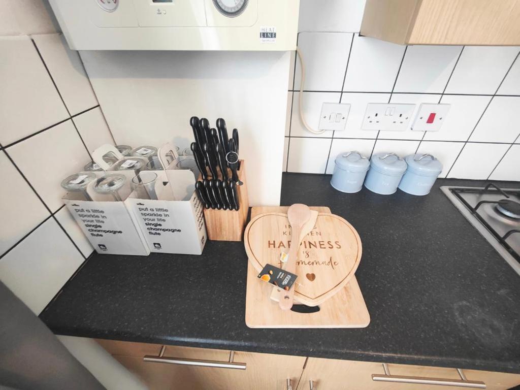 Lovely 3 Bedroom Serviced Apartment In Leytonstone Лондон Экстерьер фото
