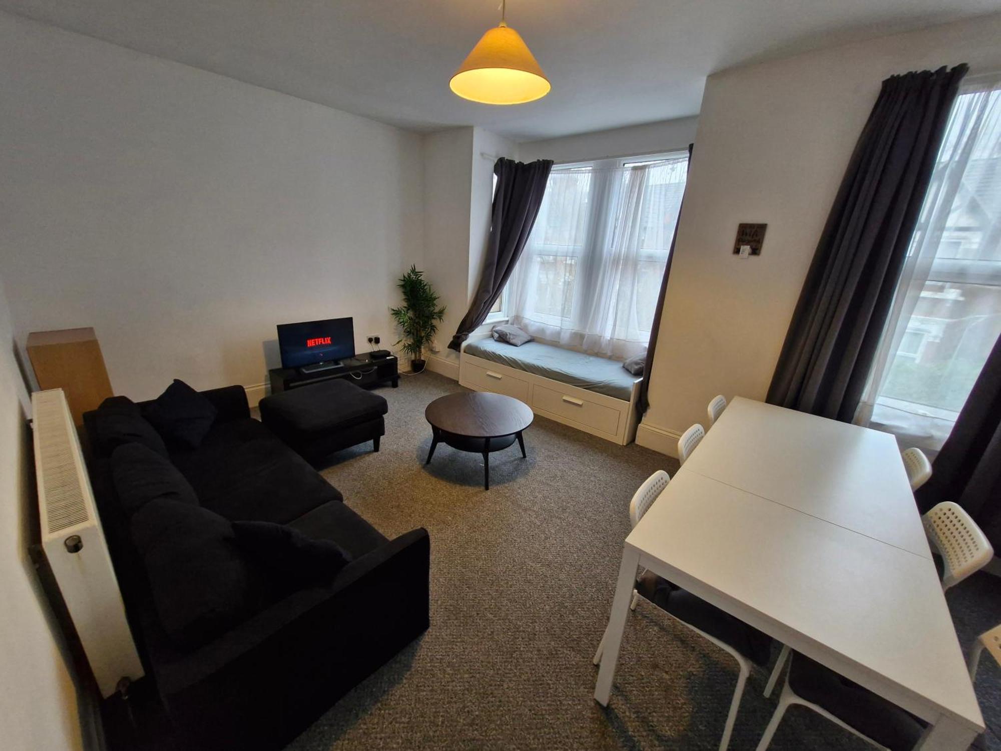 Lovely 3 Bedroom Serviced Apartment In Leytonstone Лондон Экстерьер фото
